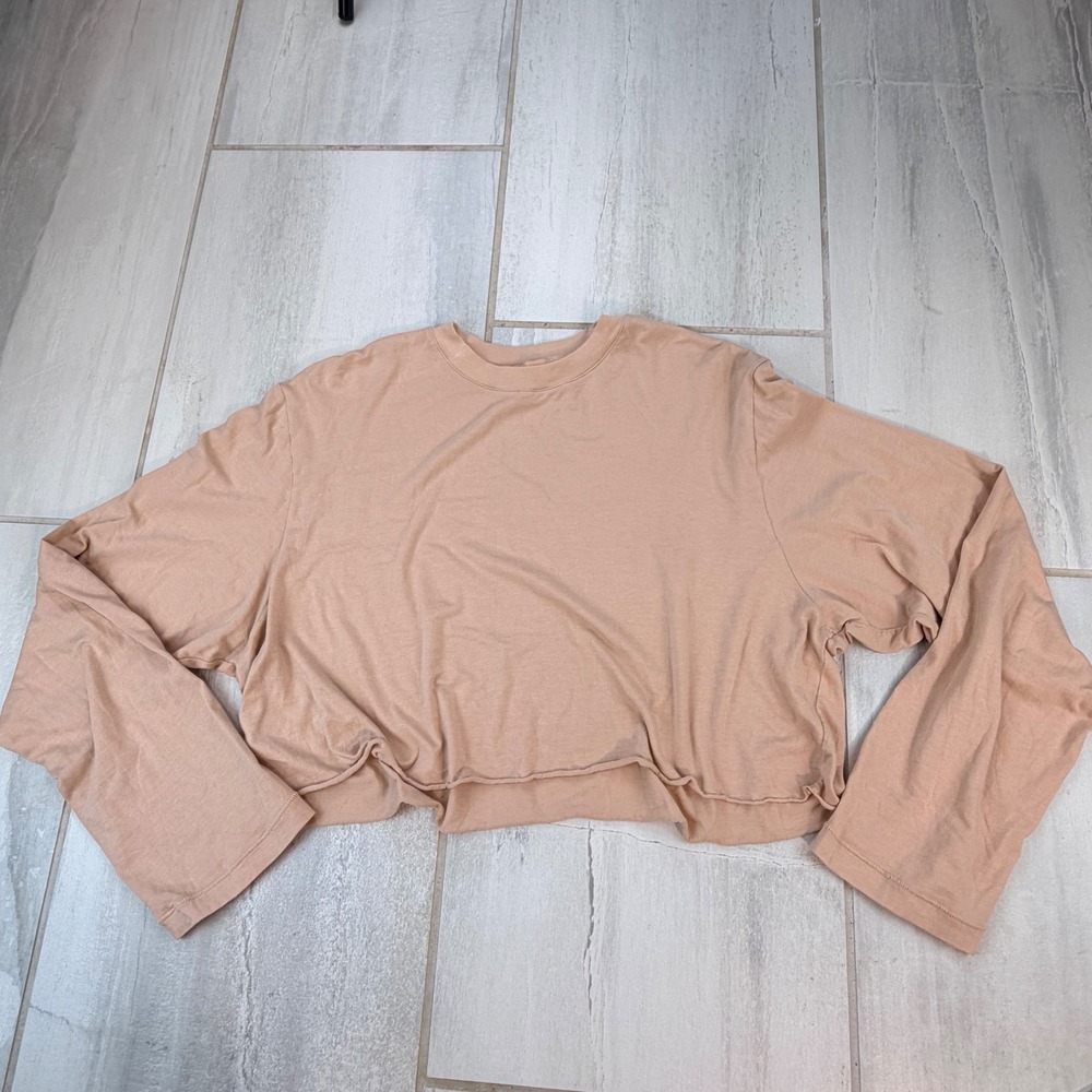 SKIMS Women Tan Long Sleeve Cropped T-Shirt Raw Hem Relaxed Fit Tee
